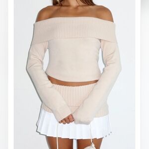 New With Tags White Fox Boutique Off Shoulder Sweater Size Xs
